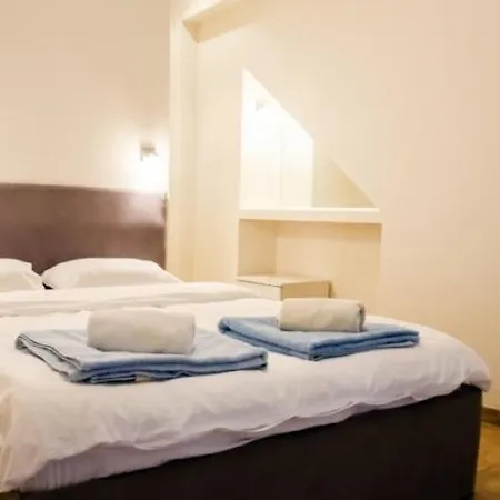 Geris Sleeps 6 With Pool And Air Con Villa